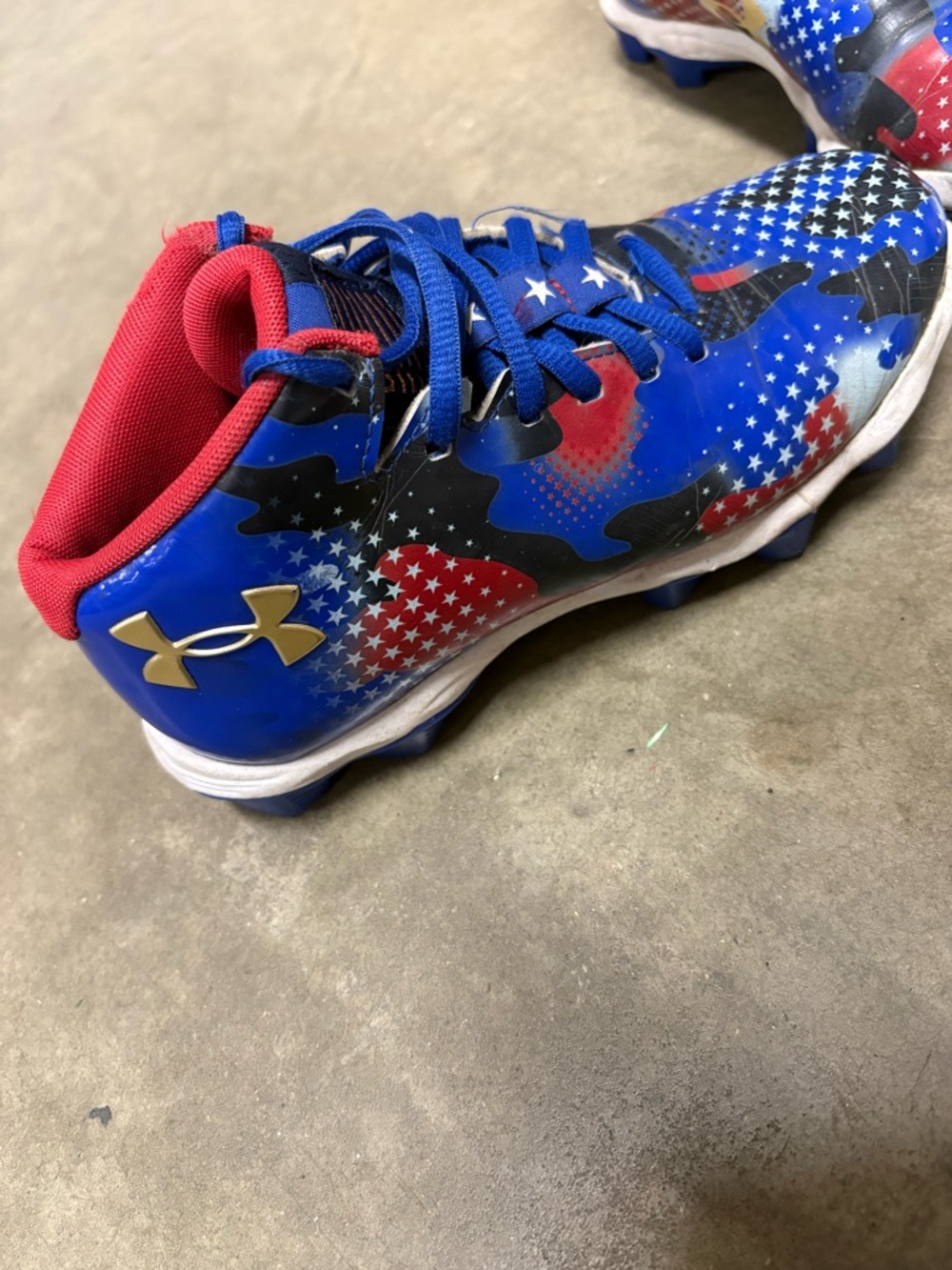 Used- Under Armour Red, Blue & White Youth Football Cleats size 4 - Picture 6 of 7